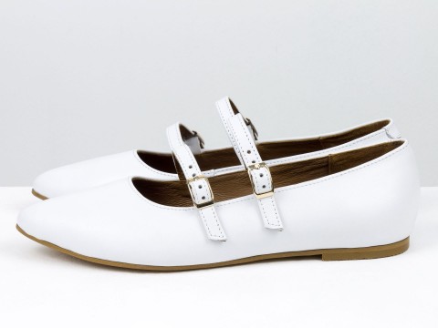 Женские туфли на низком ходу из натуральной кожи белого цвета с пряжками , Т-2404-03